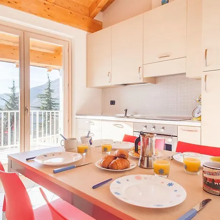 Borgo Dei Glicini Halldis Apartment Parzanica